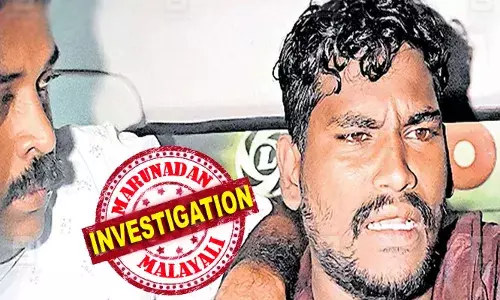 താല്‍ക്കാലിക ടെന്റിനുള്ളില്‍ തറയില്‍ കുഴിയെടുത്ത് ഒളിത്താവളം; സന്തോഷിനെ പിടികൂടിയതോടെ അക്രമാസക്തരായി ജീപ്പ് വളഞ്ഞ് സ്ത്രീകള്‍; വസ്ത്രങ്ങള്‍ ഊരിയെറിഞ്ഞ് കായലോരത്തെ ചതുപ്പിലേക്ക്: ടെന്റിനുള്ളില്‍ ആയുധങ്ങളും