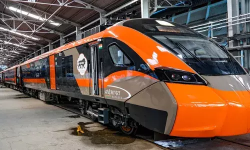 വന്ദേഭാരതിലെ സാമ്പാറില്‍ ചെറു പ്രാണികള്‍ കണ്ടെത്തിയ സംഭവം; മാപ്പു ചോദിച്ച് റെയില്‍വേ: ഏജന്‍സിക്ക് അര ലക്ഷം രൂപ പിഴ