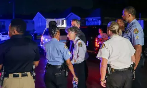 ന്യൂ ഓര്ലിയന്സ് പരേഡില് വെടിവയ്പില് 2 പേര് കൊല്ലപ്പെട്ടു 10 പേര്ക്ക് പരിക്ക് ന്യൂ ഓര്ലിയന്സ് പരേഡില് വെടിവയ്പില് 2 പേര് കൊല്ലപ്പെട്ടു 10 പേര്ക്ക് പരിക്ക്