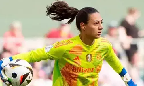 ഗോള്‍കീപ്പര്‍  മറിയ ഗ്രോസിന് അര്‍ബുദം സ്ഥിരീകരിച്ച് ഡോക്ടര്‍മാര്‍;  തൊട്ടടുത്ത ദിവസം കരാര്‍ നീട്ടി ഞെട്ടിച്ച് ബയേണ്‍ മ്യൂണിക്; മനുഷ്യ സ്‌നേഹത്തിന്റെ വലിയ പാഠമെന്ന് ഫുട്ബാള്‍ ലോകം