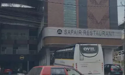 മൂന്നാറിലേക്ക് വിനോദയാത്രയ്ക്കിടെ ഭക്ഷ്യവിഷബാധ; വിദ്യാര്‍ത്ഥികളും അധ്യാപകരുമടക്കം 51 പേര്‍ ചികിത്സ തേടി; അടിമാലിയിലെ സഫയര്‍ ഹോട്ടല്‍ അടപ്പിച്ച് ആരോഗ്യവകുപ്പ്