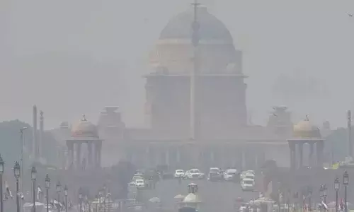 വായു ഗുണനിലവാരം അപകടകരമായ അവസ്ഥയില്‍: ഡല്‍ഹി സര്‍വകലാശാലയും സ്‌കൂളുകളും അടച്ചു; ശനിയാഴ്ചവരെ ക്ലാസുകള്‍ ഓണ്‍ലൈനായി മാത്രം