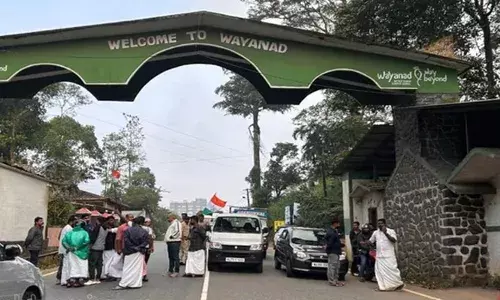 വയനാട്ടില്‍ എല്‍ഡിഎഫും യുഡിഎഫും പ്രഖ്യാപിച്ച ഹര്‍ത്താല്‍ തുടങ്ങി; പിന്തുണ പ്രഖ്യാപിച്ച് വിവിധ സംഘടനകള്‍; ലക്കിടിയില്‍ വാഹനങ്ങള്‍ തടഞ്ഞ് സമരാനുകൂലികള്‍; കെ.എസ്.ആര്‍.ടി.സി സര്‍വീസുകള്‍ക്ക് പോലീസ് സംരക്ഷണം