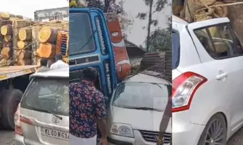 റോഡിലെ കുഴിയിൽ തടി ലോറി വീണ് അപകടം; നിയന്ത്രണം വിട്ട ലോറി റോഡരികിൽ പാർക്ക് ചെയ്തിരുന്ന വാഹനങ്ങളിലേക്ക് മറിഞ്ഞു