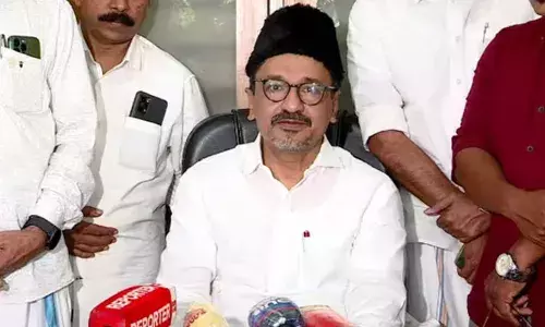 പാലക്കാടും ന്യൂനപക്ഷങ്ങളെ ഭിന്നിപ്പിക്കാന്‍ ശ്രമം; പരസ്യത്തിലൂടെയും പ്രസംഗത്തിലുടെയും നീക്കം; ഫാസിസ്റ്റുകളെ സഹായിക്കുകയേയുള്ളൂവെന്ന് പാണക്കാട് സാദിഖലി ശിഹാബ് തങ്ങള്‍