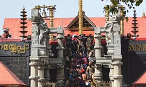 ഹരിവരാസനം റേഡിയോ നടത്തിപ്പ് കരാര്‍ കോണ്‍ഗ്രസ് നേതാവിന് നല്‍കാന്‍ വഴിവിട്ട നീക്കം; ശക്തമായ എതിര്‍പ്പുമായി ഇടതുപക്ഷ സംഘടനകള്‍; ബാലകൃഷ്ണന്‍ പെരിയയ്ക്ക് കരാര്‍ നല്‍കേണ്ടെന്ന് തീരുമാനം