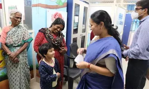 തൈക്കാട് സ്ത്രീകളുടേയും കുട്ടികളുടേയും ആശുപത്രിയില്‍ ആരോഗ്യമന്ത്രിയുടെ മിന്നല്‍ സന്ദര്‍ശനം; വീണ ജോര്‍ജ്ജ് മടങ്ങിയത് രണ്ട് മണിക്കൂര്‍ ആശുപത്രിയില്‍ സമയം ചെലവഴിച്ച ശേഷം