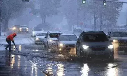 ബോംബ് ചുഴലിക്കാറ്റ് കര തൊട്ടു; അമേരിക്കയുടെ വടക്ക് പടിഞ്ഞാറൻ മേഖലകളിൽ ശക്തമായ മഴ; വൈദ്യുതി ബന്ധം നിലച്ചു; മിന്നൽ പ്രളയ മുന്നറിയിപ്പ്; അതീവ ജാഗ്രത!