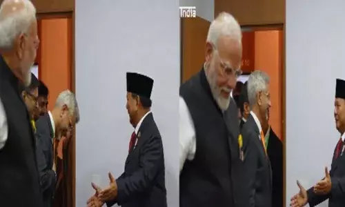 നിങ്ങളെ പരിചയപ്പെടേണ്ട ആവശ്യമില്ല; നിങ്ങള് ആള് ഫേമസ് അല്ലെ; സൗഹൃദം പങ്കിട്ട് ജയശങ്കറും ഇന്തോനേഷ്യൻ പ്രസിഡന്റും; സന്തോഷത്തോടെ നോക്കി നിന്ന് മോദിജി; ദൃശ്യങ്ങൾ വൈറൽ