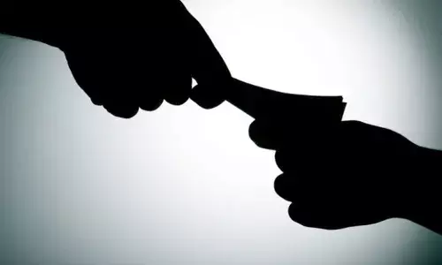 വൈക്കത്ത് കൈക്കൂലി വാങ്ങിയ ഡപ്യൂട്ടി തഹസില്‍ദാര്‍ അറസ്റ്റില്‍