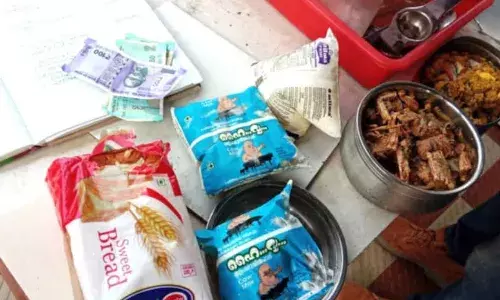 പല ഹോട്ടലുകള്‍ക്കും ബോര്‍ഡ് ഇല്ല, പരിശോധനയില്‍ പിടിച്ചത് പഴകിയ ഭക്ഷണസാധനങ്ങള്‍; ഹെല്‍ത്ത് കാര്‍ഡും ഇല്ല, ഹോട്ടലുകള്‍ വൃത്തിഹീനം; ആലപ്പുഴയില്‍ വീണ്ടും ഹോട്ടലുകള്‍ പരിശോധന