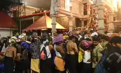 ശബരിമലയില്‍ തീര്‍ഥാടകരുടെ എണ്ണത്തില്‍ വന്‍വര്‍ധനവ്; കഴിഞ്ഞ വര്‍ഷത്തെ അപേക്ഷിച്ച് ഒരു ലക്ഷത്തില്‍ കൂടുതല്‍ പേര്‍ ദര്‍ശനത്തിനെത്തി