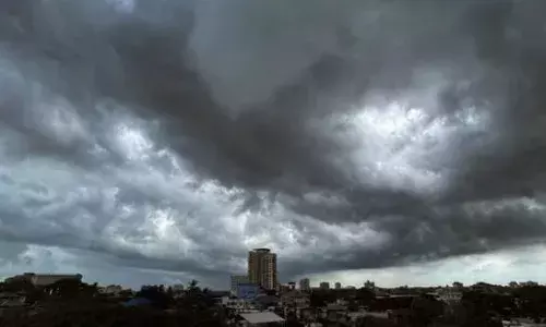 സുമാത്ര തീരത്തിന് മുകളിൽ ചക്രവാതചുഴി; സംസ്ഥാനത്ത് അടുത്ത അഞ്ച് ദിവസം ശക്തമായ മഴയ്ക്ക് സാധ്യത; മുന്നറിയിപ്പ് നൽകി കേന്ദ്രകലാവസ്ഥ വകുപ്പ്