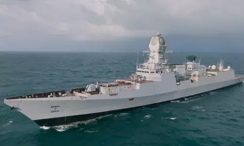 നാവികസേന കപ്പല്‍ മീന്‍പിടിത്ത ബോട്ടില്‍ ഇടിച്ച് അപകടം; രണ്ടു പേരെ കാണാതായി