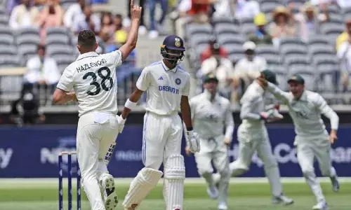 പെര്‍ത്തില്‍ ഇന്ത്യക്ക് തകര്‍ച്ചയോടെ തുടക്കം; അഞ്ച് വിക്കറ്റ് നഷ്ടം; കോഹ്‌ലിക്ക് പിന്നാലെ രാഹുലും പുറത്ത്; പൂജ്യത്തിന് പുറത്തായി രണ്ട് താരങ്ങള്‍: പ്രതീക്ഷയായി പന്ത്