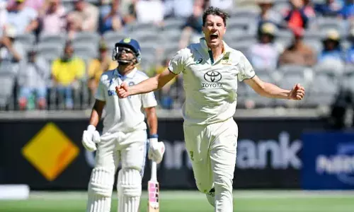 പെര്‍ത്തില്‍ ഓസ്‌ട്രേലിയയോട് മുട്ടിനില്‍ക്കാനാകാതെ ഇന്ത്യ, കൂട്ടതകര്‍ച്ച; 150ന് പുറത്ത്; ടോപ് സ്‌കോറര്‍ നിതീഷ് റെഡി; രണ്ടക്കം കടന്നത് നാല് പേര്‍ മാത്രം: ബാറ്റങ്ങില്‍ തകര്‍ന്നടിഞ്ഞ് ഇന്ത്യ