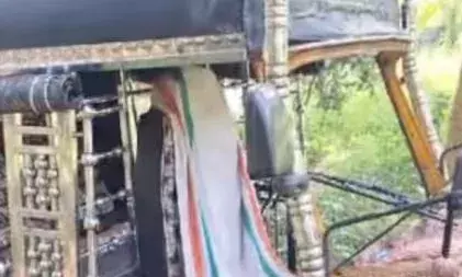 ഓട്ടോ നിയന്ത്രണം വിട്ട് മറിഞ്ഞ് അപകടം; മൂന്ന് വിദ്യാർത്ഥിനികൾക്ക് പരിക്ക്; സംഭവം സ്കൂളിലേക്ക് പോകും വഴി