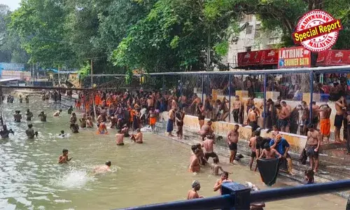 എരുമേലിയില്‍ തീര്‍ത്ഥാടക തിരക്കിനിടയില്‍ മോഷണം നടന്നത് രണ്ട് തവണ; ഒരുസംഘത്തിന്റെ ബാഗ് കവര്‍ന്ന് 65,000 രൂപ വരെ  നഷ്ട  പ്പെട്ടതായി സൂചന; വലിയമ്പല നടപന്തലിലും കുളിക്കടവിലുമായി മോഷണം നടന്നിട്ടും മറച്ച് വച്ച് പോലീസ്; രഹസ്യാന്വേഷണമെന്ന് ന്യായീകരണം