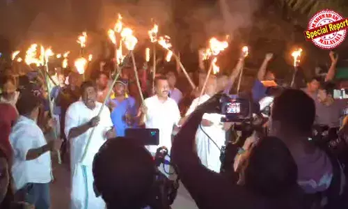 മുനമ്പത്ത് സമരക്കാരെ ചൊടിപ്പിച്ചത്  ഭൂമിയുടെ ഉടമസ്ഥാവകാശം വീണ്ടും പരിശോധിക്കാനുള്ള തീരുമാനം; സമരം ആളിക്കത്തുമെന്ന് സൂചന; ജുഡീഷ്യല്‍ കമ്മീഷനെ നിയോഗിച്ചത് അംഗീകരിക്കില്ലെന്ന് പ്രതിപക്ഷവും; സര്‍ക്കാരിന് ദുരുദ്ദേശ്യമെന്നും സംഘപരിവാറിന് അവസരം കൊടുക്കുന്നുവെന്നും വി ഡി സതീശന്‍; സര്‍ക്കാര്‍ വഞ്ചനയെന്ന് ബിജെപിയും