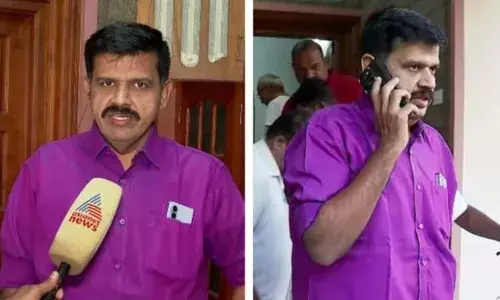 പാല്‍ സൊസൈറ്റി തിരഞ്ഞെടുപ്പ് മുതല്‍ ലോക്‌സഭാ തിരഞ്ഞെടുപ്പ് വരെ കൃഷ്ണകുമാറും ഭാര്യയും സ്ഥാനാര്‍ഥി; കെ.സുരേന്ദ്രനെ അടിച്ച് പുറത്താക്കി ചാണകവെള്ളം തളിച്ചാലെ കേരളത്തിലെ ബി.ജെ.പി രക്ഷപ്പെടൂവെന്നും സന്ദീപ് വാര്യർ