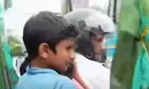 വയനാട്ടിൽ പ്രിയങ്ക ഗാന്ധിയുടെ വിജയ പ്രകടത്തിനിടെ പടക്കംപൊട്ടി അപകടം; രണ്ട് കുട്ടികൾക്ക് പരിക്ക്; അപകടം യു.ഡി.എഫ് പ്രവർത്തകനോടൊപ്പം ഇരുചക്ര വാഹനത്തിൽ സഞ്ചരിക്കവെ