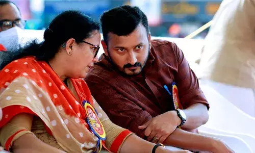 പാലക്കാടിന്റെ ജയം വടകരയുടെ കൂടെ വിജയം; വര്‍ഗീയപാര്‍ട്ടികളെ കെട്ടുകെട്ടിച്ച പാലക്കാട്ടുകാര്‍ക്ക് വടകരയുടെ അഭിവാദ്യങ്ങള്‍; ഇനി സഭയിലും നമുക്കൊന്നിച്ചിരിക്കാമെന്ന് രാഹുല്‍ മാങ്കൂട്ടത്തിലിന് ഒപ്പമുള്ള ചിത്രം പങ്കുവച്ച് കെ.കെ.രമ