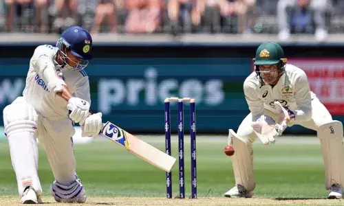 യശസ് കാത്ത് ജയസ്വാള്‍; ലീഡ് 300 കടത്തി; ഓസ്‌ട്രേലിയക്കെതിരെ ഇന്ത്യ ശക്തമായ നിലയില്‍, കൂട്ടിന് മലയാളി താരം ദേവദത്ത് പടിക്കലും