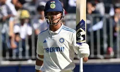 സീറോയില്‍ നിന്ന് ഹീറോയിലേക്ക്; അരങ്ങേറ്റ ടെസ്റ്റില്‍ സെഞ്ചുറി നേടുന്ന മൂന്നാമത്തെ ഇന്ത്യന്‍ താരം, പെര്‍ത്തില്‍ തകര്‍ത്തത് കോഹ്‌ലിയുടെ റെക്കോഡും, 23 വയസിന് മുമ്പ് കൂടുതല്‍ ടെസ്റ്റ് സെഞ്ചുറികള്‍ നേടുന്ന മൂന്നാമത്തെ ഇന്ത്യന്‍ താരം; ഒറ്റ സെഞ്ചുറിയില്‍ പിറന്നത് ഒരുപിടി റെക്കോഡുകള്‍; ഇതിഹാസങ്ങള്‍ക്കൊപ്പം ഇനി യശസ്വി ജയ്‌സ്വാളും