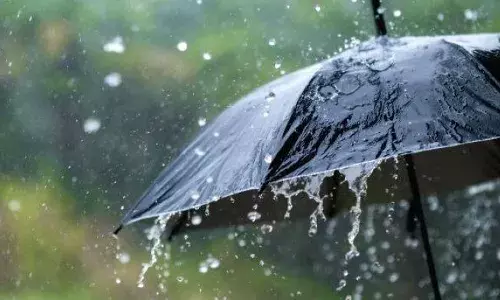 ബംഗാൾ ഉൾക്കടലിൽ ന്യൂനമർദ്ദം; സംസ്ഥാനത്ത് ശക്തമായ മഴക്ക് സാധ്യത; 4 ജില്ലകൾക്ക് മുന്നറിയിപ്പ്; യെല്ലോ അലർട്ട് പ്രഖ്യാപിച്ചു