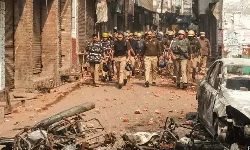 യുപിയിലെ സംബാലില്‍ ഷാഹി ജമാ മസ്ജിദ് സര്‍വേയ്ക്കിടെ സംഘര്‍ഷം; മൂന്നുപേര്‍ കൊല്ലപ്പട്ടു; 30 ഓളം പൊലീസുകാര്‍ക്ക് പരിക്കേറ്റു; കല്ലെറിഞ്ഞും കാറുകള്‍ക്ക് തീയിട്ടും പ്രതിഷേധക്കാര്‍; സംഘര്‍ഷത്തിനിടെ സര്‍വേ പൂര്‍ത്തിയാക്കി അഭിഭാഷക കമ്മീഷന്‍