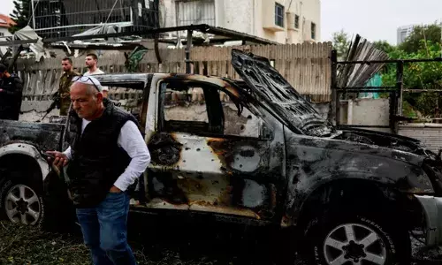 ഇസ്രയേലില്‍ ഹിസ്ബുള്ളയുടെ മിസൈല്‍ ആക്രമണം; തൊടുത്തുവിട്ടത് 160 മിസൈലുകളും ഡ്രോണുകളും; ലക്ഷ്യമാക്കിയത് ടെല്‍അവീവിലെ സൈനിക കേന്ദ്രവും ദക്ഷിണ മേഖലയിലെ നാവികതാവളവും; 11പേര്‍ക്ക് പരിക്കേറ്റു