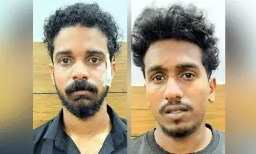 ബൈക്കിൽ പോ​കു​ന്ന​തി​നി​ടെ വെ​ള്ളം തെ​റി​പ്പി​ച്ചു; ഡെ​ലി​വ​റി ബോയിയെ വാൾ കൊണ്ട് ആക്രമിച്ചു; രണ്ടു പേർ പിടിയിൽ; സംഭവം തൃശൂരിൽ