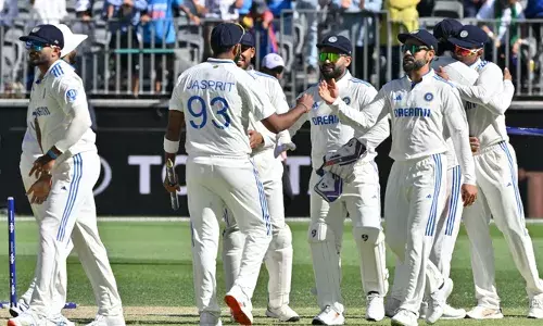 എന്റെ സ്പീഡ് അറിയാമല്ലോയെന്ന് സ്റ്റാര്‍ക്ക്; പന്തിന് വേഗം പോരെന്ന് ജയ്സ്വാളിന്റെ മറുപടി;  ലോകകപ്പ് ഫൈനല്‍ ഓര്‍മിപ്പിച്ച് ഹെഡ്ഡ്;  അഹങ്കാരം തീര്‍ത്ത് ബുമ്രയുടെ മാന്ത്രിക പന്ത്; പെര്‍ത്ത് ടെസ്റ്റിലെ അവിസ്മരണീയ നിമിഷങ്ങള്‍; ചരിത്ര ജയത്തോടെ ഒന്നാം സ്ഥാനത്ത് ഇന്ത്യ