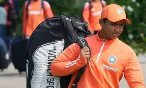 ഇളം പ്രായത്തിലെ ക്രിക്കറ്റിനോട് കമ്പം; രഞ്ജി ട്രോഫിയില്‍ യുവരാജിനെയും സച്ചിനെയുംകാള്‍ ചെറുപ്രായത്തില്‍ അരങ്ങേറ്റം കുറിച്ച പ്രതിഭ;   ഐപിഎല്ലിലെ വാശിയേറിയ ലേലം വിളിയില്‍ ഡല്‍ഹി ക്യാപിറ്റല്‍സിനെ മറികടന്ന് സഞ്ജുവിന്റെ രാജസ്ഥാന്‍ സ്വന്തമാക്കിയത് എറ്റവും പ്രായം കുറഞ്ഞ താരത്തെ; ആരാണ് 13കാരന്‍ വൈഭവ് സൂര്യവംശി?