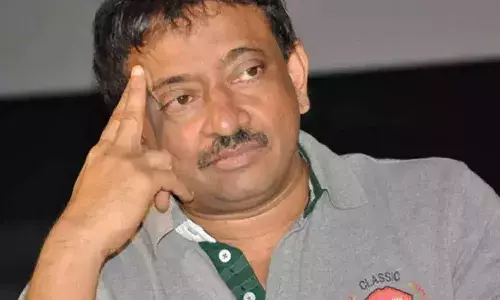 മുഖ്യമന്ത്രി ചന്ദ്രബാബു നായിഡുവിനെതിരെ സാമൂഹിക മാധ്യമങ്ങളില്‍ അപകീര്‍ത്തികരമായ പോസ്റ്റ്; കേസെടുത്ത് കോടതയില്‍ ഹാജരാകാന്‍ നിര്‍ദ്ദേശം; സമയത്തിന് ഹാജരായില്ല; പോലീസ് അറസ്റ്റ് ചെയ്യുമെന്ന് ഭയത്തില്‍ ഒളിവില്‍; ലുക്കൗട്ട് നോട്ടീസ് പുറപ്പെടുവിച്ച് പോലീസ്; ഫോണും സ്വിച്ച് ഓഫ്; വീടിന് മുന്നില്‍ നിലയുറപ്പിച്ച് പോലീസ്