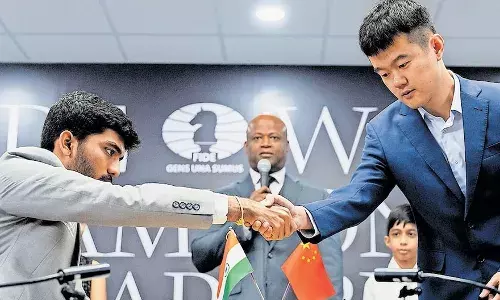 വോര്‍വേര്‍ഡ് ഗെയിമിലൂടെ തുടങ്ങിയ ഇന്ത്യന്‍ താരം ഗുകേഷിനെ ഫ്രഞ്ച് ഡിഫന്‍സിലൂടെ തളച്ച് ചൈനയുടെ താരം ലിറന്‍; ലോക ചെസ് ചാമ്പ്യന്‍ഷിപ്പില്‍ ആദ്യ മത്സരത്തില്‍ ഇന്ത്യന്‍ താരത്തിന് തോല്‍വി: രണ്ടാം മത്സരം ഇന്ന്