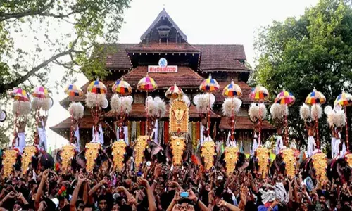 തൃശൂര്‍ പൂരം അലങ്കോലമാക്കിയത് പൊലീസ്; അനാവശ്യ ഇടപെടല്‍ മൂലം മഠത്തില്‍ വരവ് പേരിന് മാത്രമുള്ള ചടങ്ങാക്കി; വെടിക്കെട്ടിന് ഒരുക്കങ്ങള്‍ നടത്താന്‍ പോലും സമ്മതിച്ചില്ല; ഹൈക്കോടതിയില്‍ എതിര്‍സത്യവാങ്മൂലം നല്‍കി തിരുവമ്പാടി ദേവസ്വം