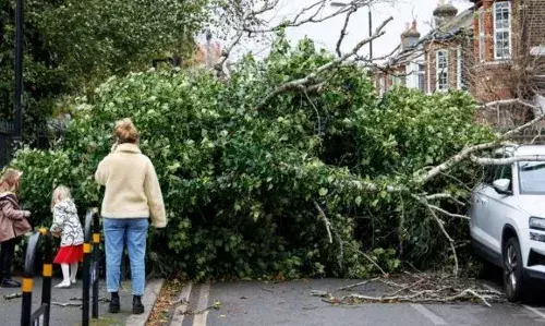 ബ്രിട്ടനിലും വീശിയടിച്ച് ബെര്‍ട്ട് കൊടുങ്കാറ്റ്; ശക്തമായ മഴയും മഞ്ഞുവീഴ്ചയും വെള്ളപ്പൊക്കവും; വ്യാപക നാശനഷ്ടം; ട്രെയിൻ സർവീസ് റദ്ദാക്കി; റോഡ് ഗതാഗതം താറുമാറായി; മുന്നറിയിപ്പ്