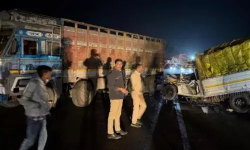 പിക്കപ് വാനും ട്രെക്കും കൂട്ടിയിടിച്ച് അപകടം; ഒരേ കുടുംബത്തിലെ നാല് സ്ത്രീകൾക്ക് ദാരുണാന്ത്യം; 16 പേർക്ക് പരിക്ക്; സംഭവം ഗുജറാത്തിൽ