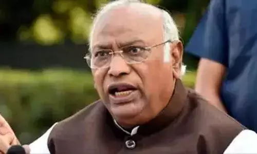 ഇ.വി.എം വേണ്ട, ബാലറ്റ് പേപ്പര്‍ തിരികെ കൊണ്ടുവരുന്നതിന് രാജ്യവ്യാപക കാമ്പയിന്‍ ആരംഭിക്കും;  ഭരണഘടനാ വാര്‍ഷിക ദിനത്തില്‍ മല്ലികാര്‍ജുന്‍ ഖാര്‍ഗെയുടെ പ്രഖ്യാപനം