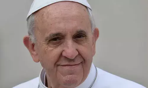 ശിവഗിരി മഠം സംഘടിപ്പിക്കുന്ന ലോക സര്‍വമത സമ്മേളനം; ഫ്രാന്‍സിസ് മാര്‍പാപ്പ അനുഗ്രഹപ്രഭാഷണം നടത്തും; ദൈവദശകം ഇറ്റാലിയന്‍ ഭാഷയിലേക്കു തര്‍ജമ ചെയ്ത് ആലപിക്കും