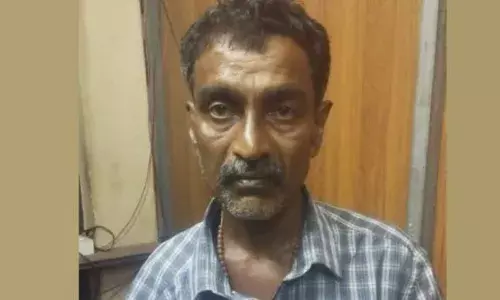 മദ്യപിച്ചെത്തി വീടിന് സമീപത്ത് ബഹളമുണ്ടാക്കി; ചോദ്യം ചെയ്ത വീട്ടമ്മയെ കൈക്കോടാലി കൊണ്ട് വെട്ടിപ്പരിക്കേൽപിച്ചു; സംഭവം ആലപ്പുഴയിൽ