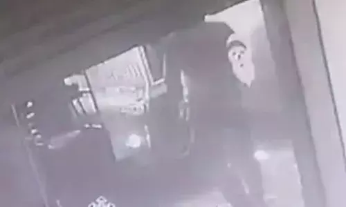 കൊല്ലത്ത് യുവാവിന് തീപ്പൊള്ളലേറ്റ സംഭവം; കൊലപാതക ശ്രമമെന്ന് നിർണായക മൊഴി; പ്രതികാരം കടം വാങ്ങിയ പണം തിരികെ നൽകാത്തതിൽ; പെട്രോൾ ഒഴിച്ച് തീയിട്ടത് സുഹൃത്തുക്കൾ