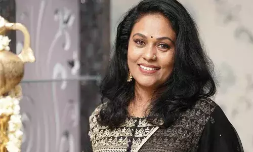 ഇവിടെ നടക്കുന്നത് ചീഞ്ഞ രാഷ്ട്രീയക്കളികള്‍; അതിലും എത്രയോ ഭേദമാണ് സീരിയലുകള്‍; നൂറ് എപ്പിസോഡൊക്കെ എടുത്ത് സെന്‍സറിങ്ങിനു വിടാന്‍ സാധിക്കുമോ? പ്രേംകുമാറിന്റെ പരാമര്‍ശത്തിനെതിരെ സീമ ജി നായര്‍