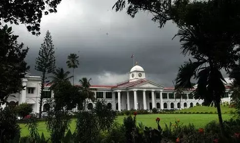 പെന്‍ഷന്‍ പ്രായം ഉയര്‍ത്തില്ല; എല്ലാ വകുപ്പുകളും രണ്ട് വര്‍ഷത്തിനകം വിശേഷാല്‍ ചട്ടങ്ങള്‍ രൂപവത്കരിക്കുന്നതിന് നിര്‍ദേശം നല്‍കും, പിഎസ്‌സി ഒഴിവുകള്‍ എല്ലാ വര്‍ഷവും റിപ്പോര്‍ട്ട് ചെയ്യണം, സക്രട്ടറിയേറ്റിലെ ലിങ്ക് ഓഫീസ് സംവിധാനം എല്ലാ ഓഫീസിലും; പ്രധാന തീരുമാനങ്ങളുമായി മന്ത്രിസഭാ യോഗം