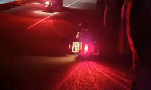 രാത്രി വീട്ടിലേക്ക് പോയ സ്വര്‍ണ വ്യാപാരിയെ കാര്‍ ഇടിച്ചു വീഴ്ത്തി; കത്തി കാട്ടി ഭീഷണിപ്പെടുത്തിയ ശേഷം സ്വര്‍ണ കവര്‍ച്ച: പ്രതികള്‍ക്കായി പോലിസ് അന്വേഷണം