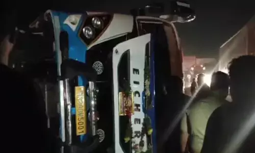 പാലക്കാട് വടക്കഞ്ചേരി ദേശീയപാതയില്‍ ശബരിമല തീര്‍ത്ഥാടകര്‍ സഞ്ചരിച്ച ബസ് മറിഞ്ഞ് അപകടം; പതിനഞ്ചോളം പേര്‍ക്ക് പരിക്ക്