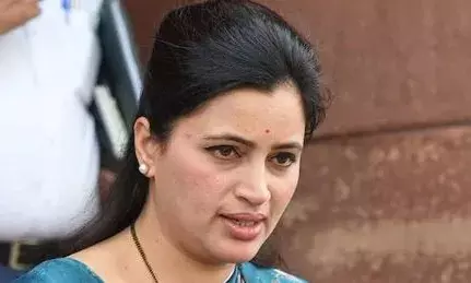 ഏത് സഖ്യത്തിനൊപ്പമാണെങ്കിലും ഉദ്ധവിന്റെ ശിവസേനയ്ക്ക് എപ്പോഴും നിരാശയാണ്; ഒറ്റയ്ക്ക് മത്സരിക്കുകയായിരുന്നെങ്കിൽ കൂടുതൽ സീറ്റ് കിട്ടിയേനെ എന്നാണ് അവർ പറയുന്നത്; ശിവസേന യുബിടി വിഭാഗത്തിന് നേരെ ആഞ്ഞടിച്ച് നവനീത് റാണ