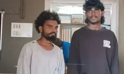 ട്രെയിനിൽ മദ്യപിച്ച് ബഹളമുണ്ടാക്കി; സ്ത്രീകളോട് മോശമായി പെരുമാറി; ചോദ്യം ചെയ്ത പോലീസ് ഉദ്യോഗസ്ഥനെ യാത്രക്കാരനെയും ആക്രമിച്ചു; യുവാക്കൾ പിടിയിൽ