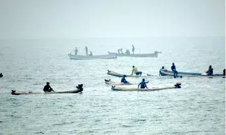 ചുഴലിക്കാറ്റ് ഭീഷണി; ആഴക്കടലിൽ പോയ മത്സ്യത്തൊഴിലാളികൾ എത്രയും വേഗം തിരിച്ചുവരണം; കേരള തീരത്തും മുന്നറിയിപ്പ്; ജാഗ്രത നിർദ്ദേശവുമായി കേന്ദ്രകലാവസ്ഥ വകുപ്പ്